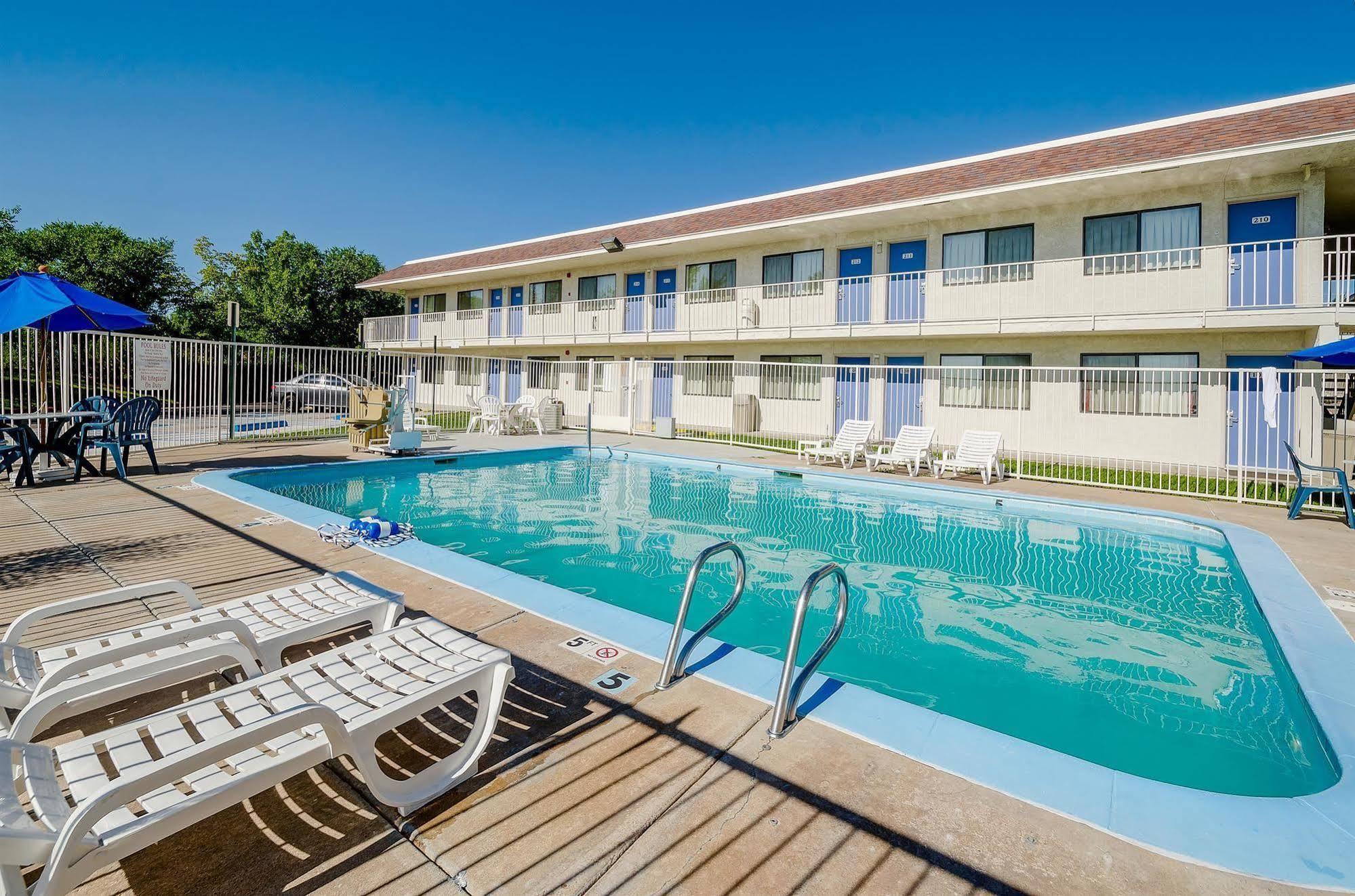Park Inn By Radisson, ธอร์นตัน ภายนอก รูปภาพ